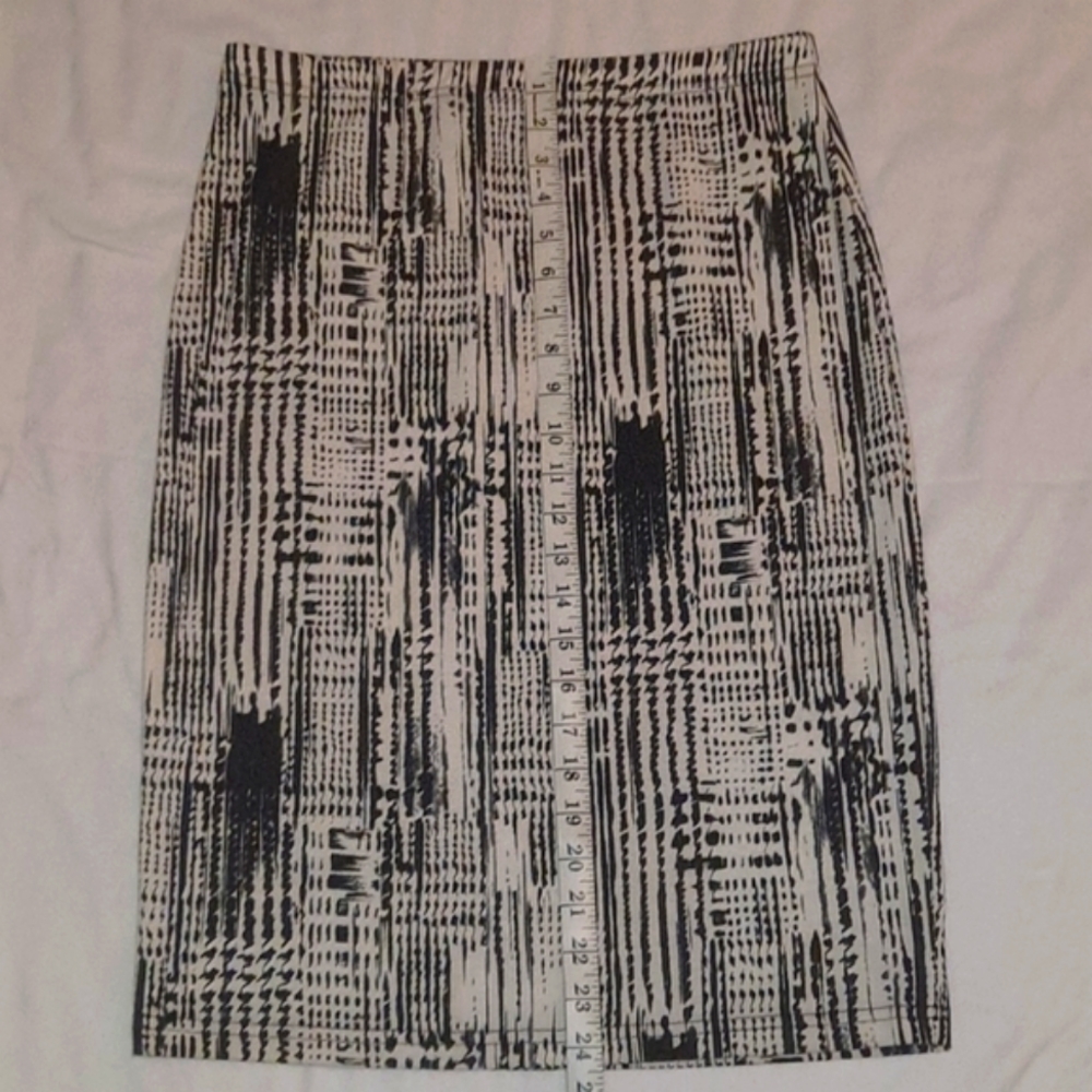ROOMMATES Pencil Skirt